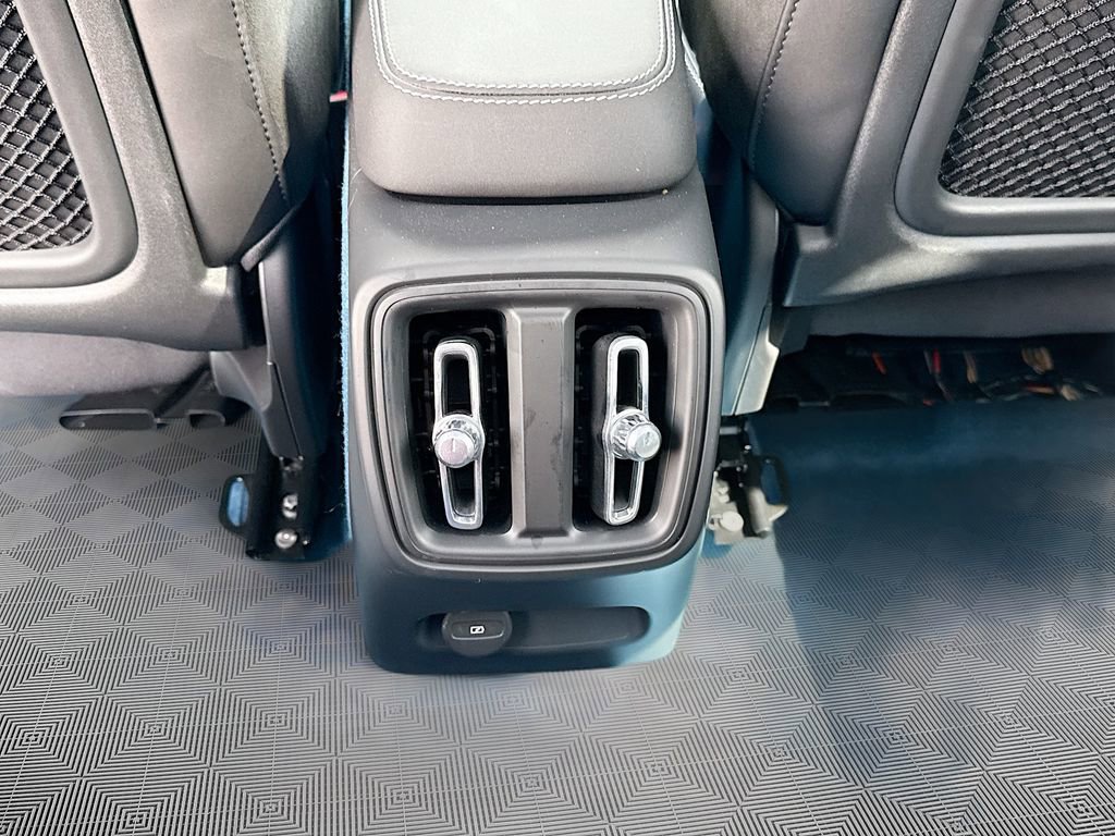 Used 2023 Volvo C40 P8 Recharge Plus image 27