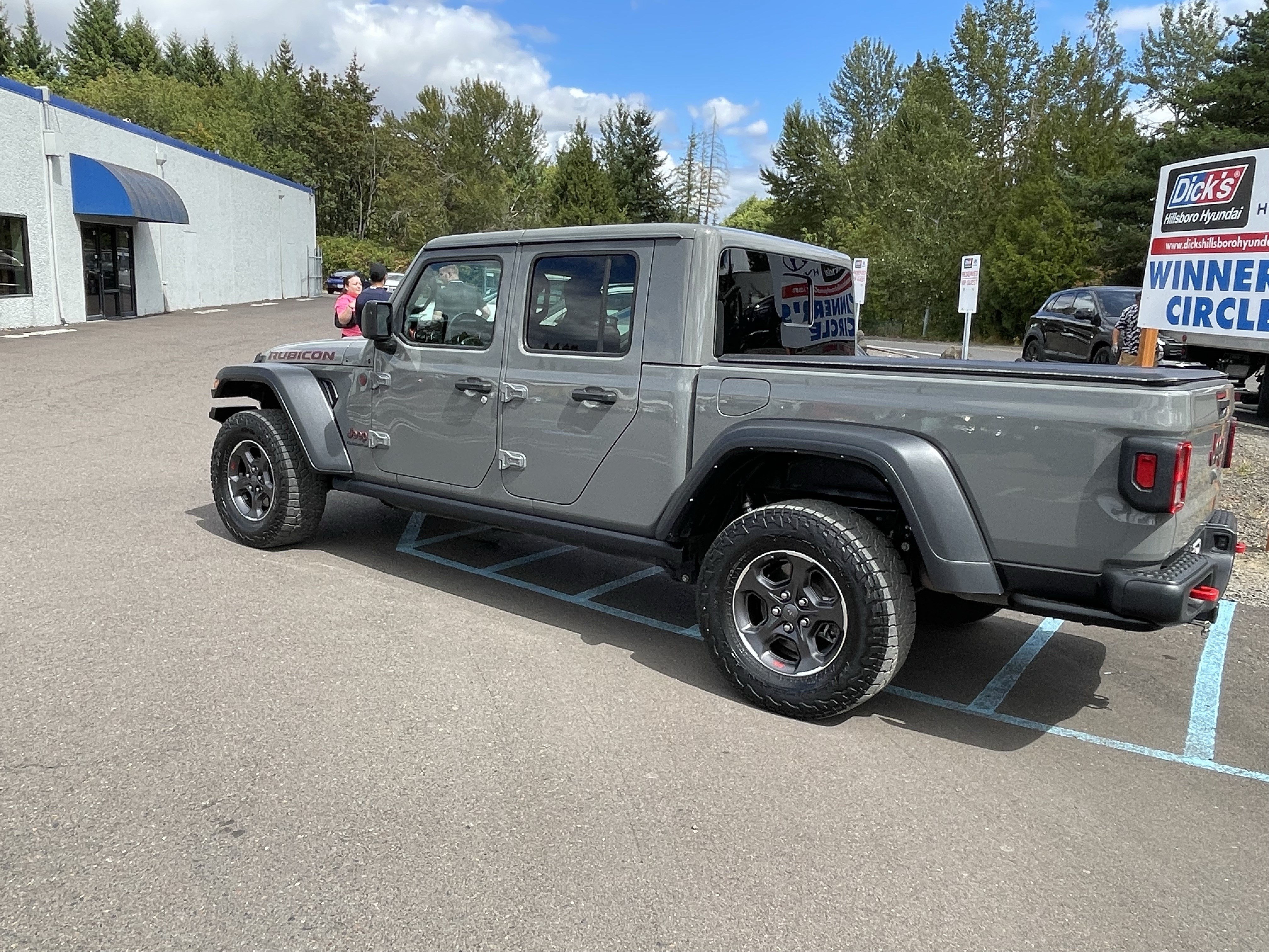 Used 2022 Jeep Gladiator Rubicon w/ Trailer Tow Package AWD/4WD image 3