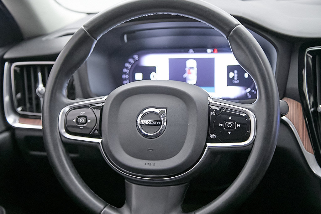 Certified 2024 Volvo S60 B5 Plus AWD/4WD image 25