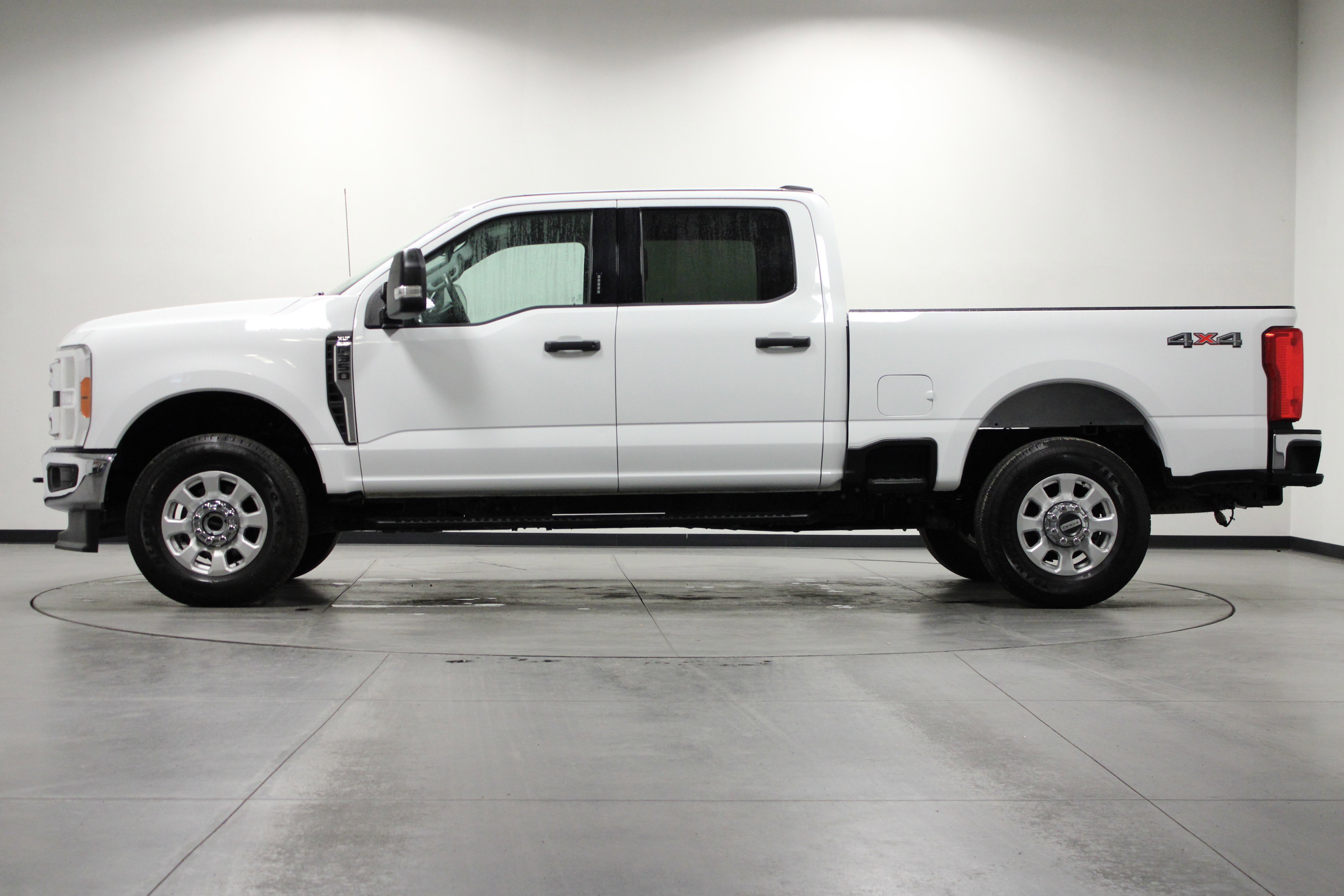 Used 2023 Ford F350 XLT image 7