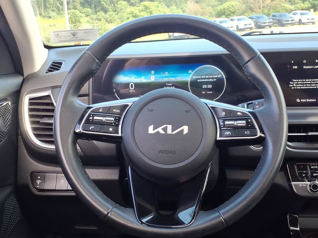 Used 2024 Kia Seltos EX AWD/4WD image 27