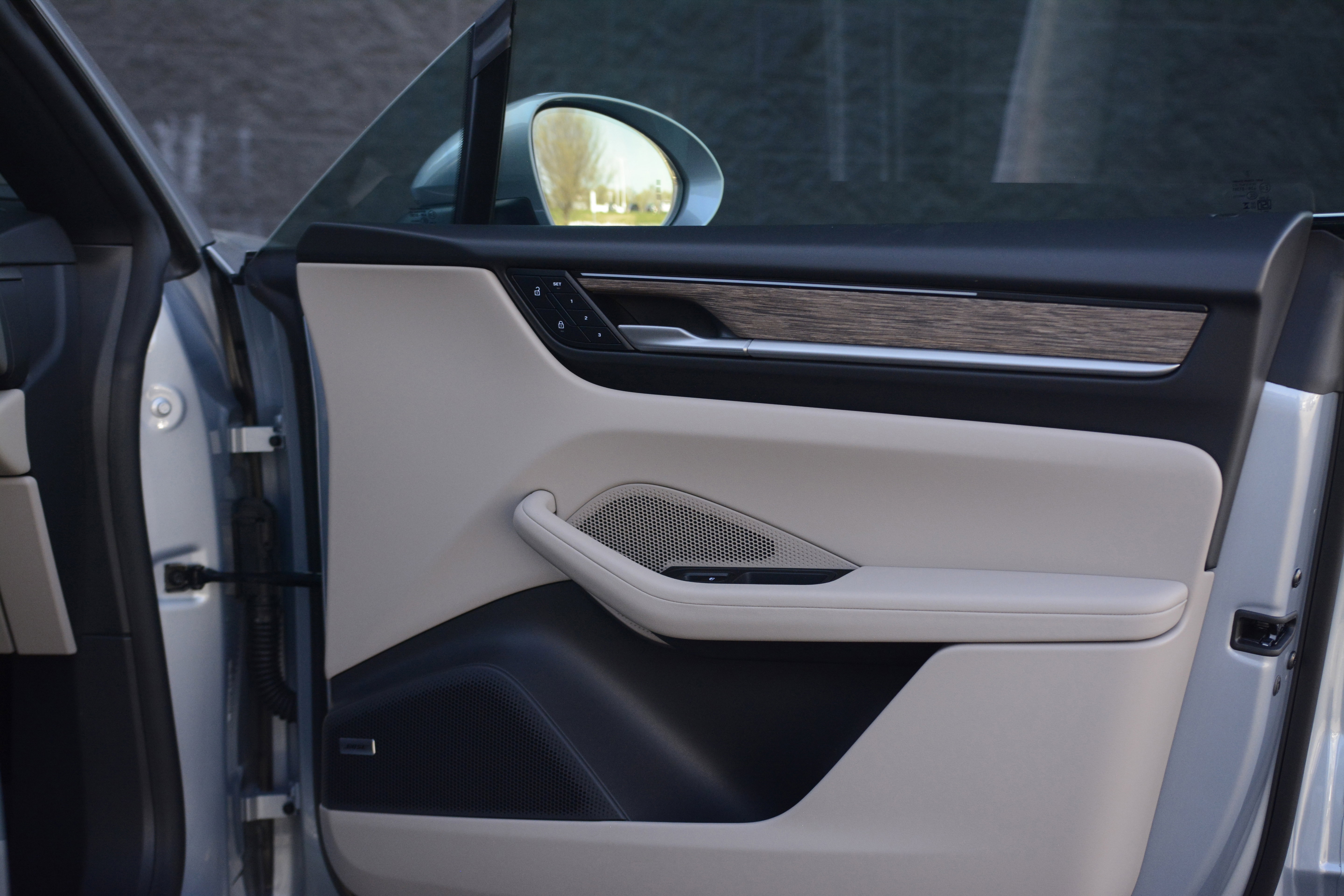 Certified 2025 Porsche Macan 4S Electric image 26