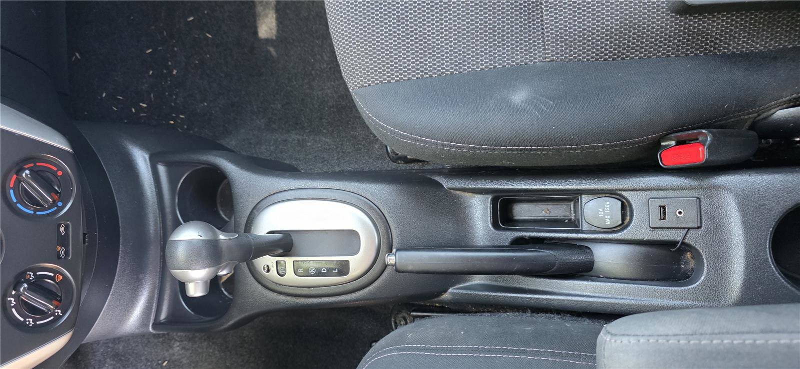Used 2015 Nissan Versa SV FWD image 17