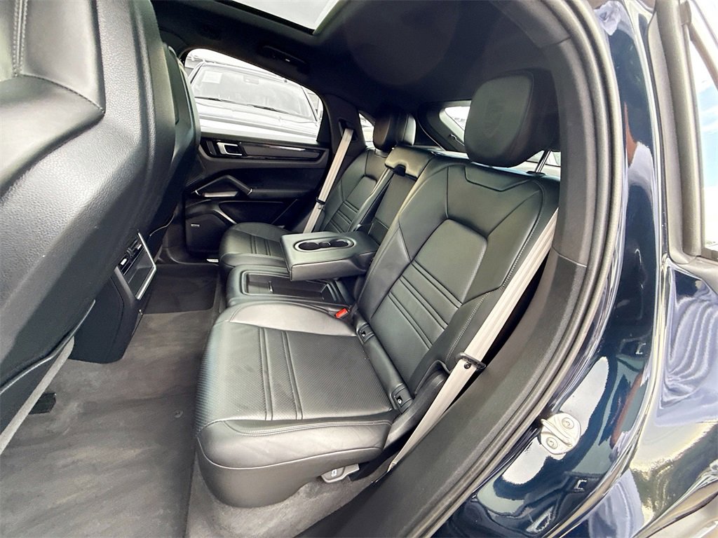 Used 2022 Porsche Cayenne Platinum Edition image 27
