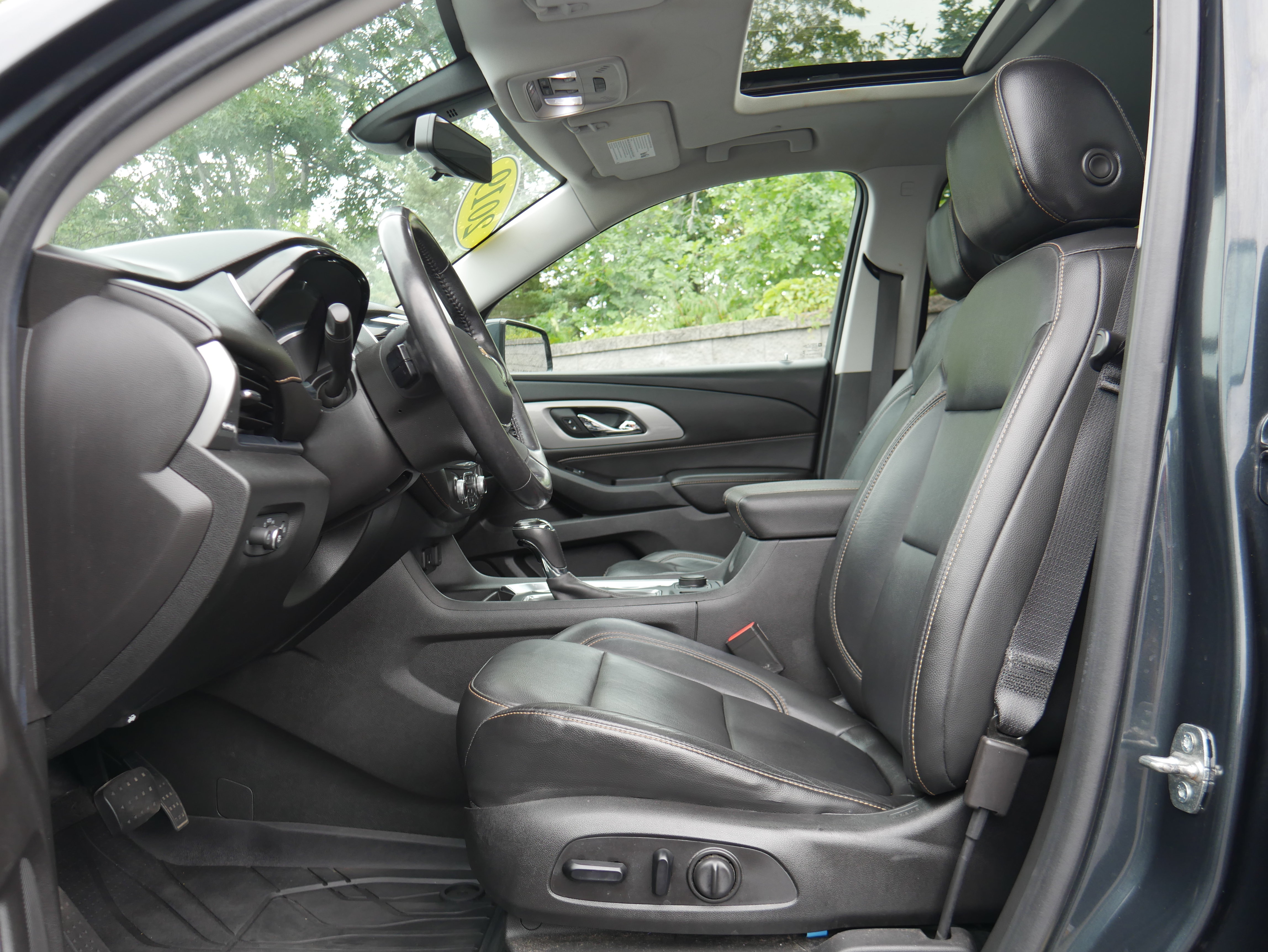 Certified 2019 Chevrolet Traverse LT w/ LT Premium Package AWD/4WD image 14