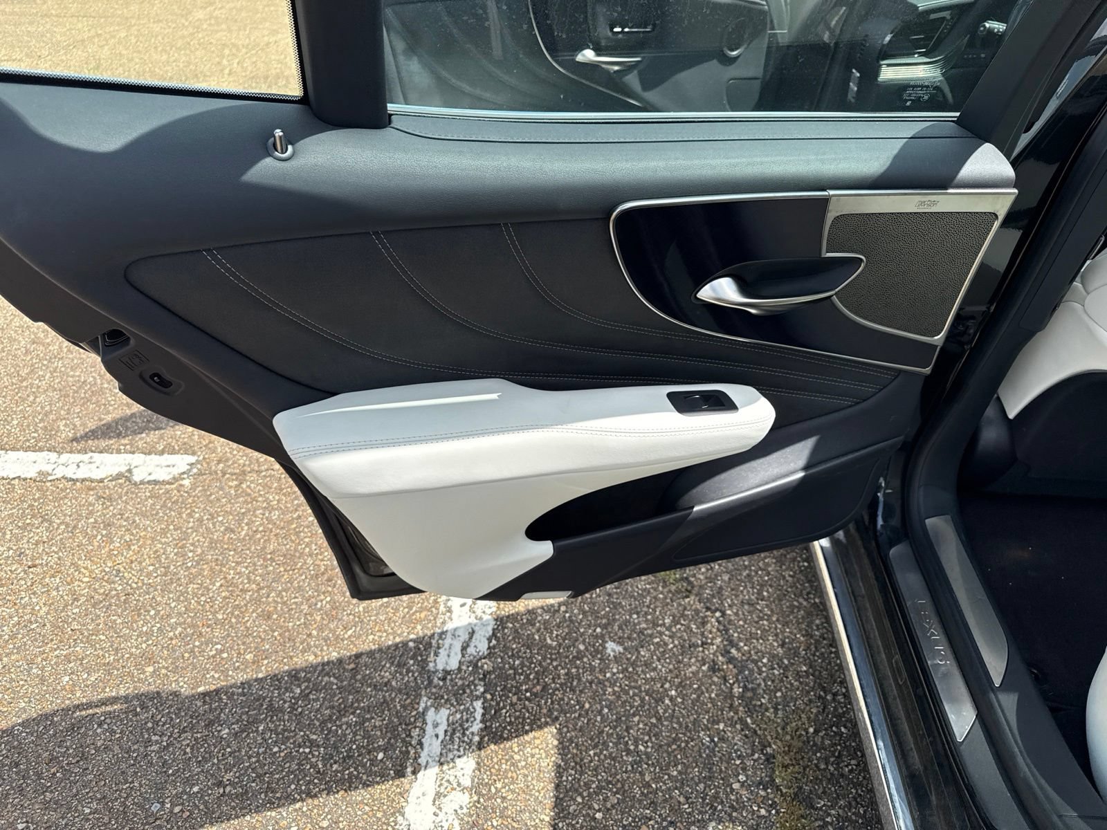 Used 2022 Lexus LS 500 w/ Interior Upgrade Package RWD image 10