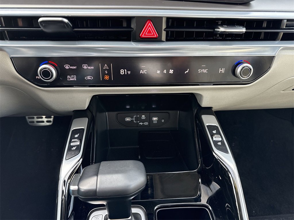 Used 2025 Kia Sorento SX image 17