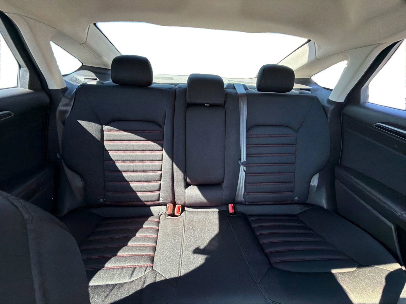Used 2016 Ford Fusion SE image 19