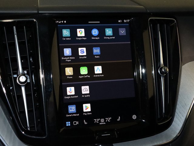 Used 2025 Volvo XC60 B5 Plus image 17