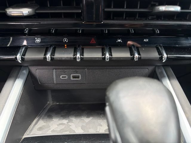 Used 2023 Chevrolet Colorado Z71 AWD/4WD image 23