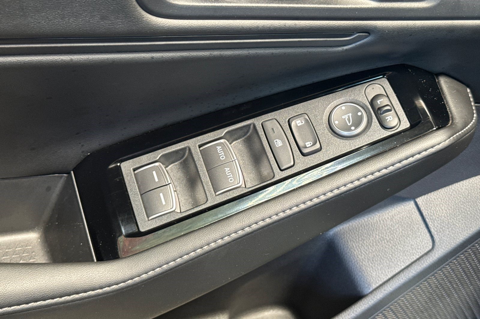 Used 2025 Honda Accord Touring image 14