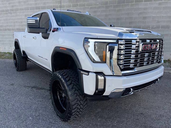 Used 2024 GMC Sierra 3500 Denali w/ Technology Package AWD/4WD image 5