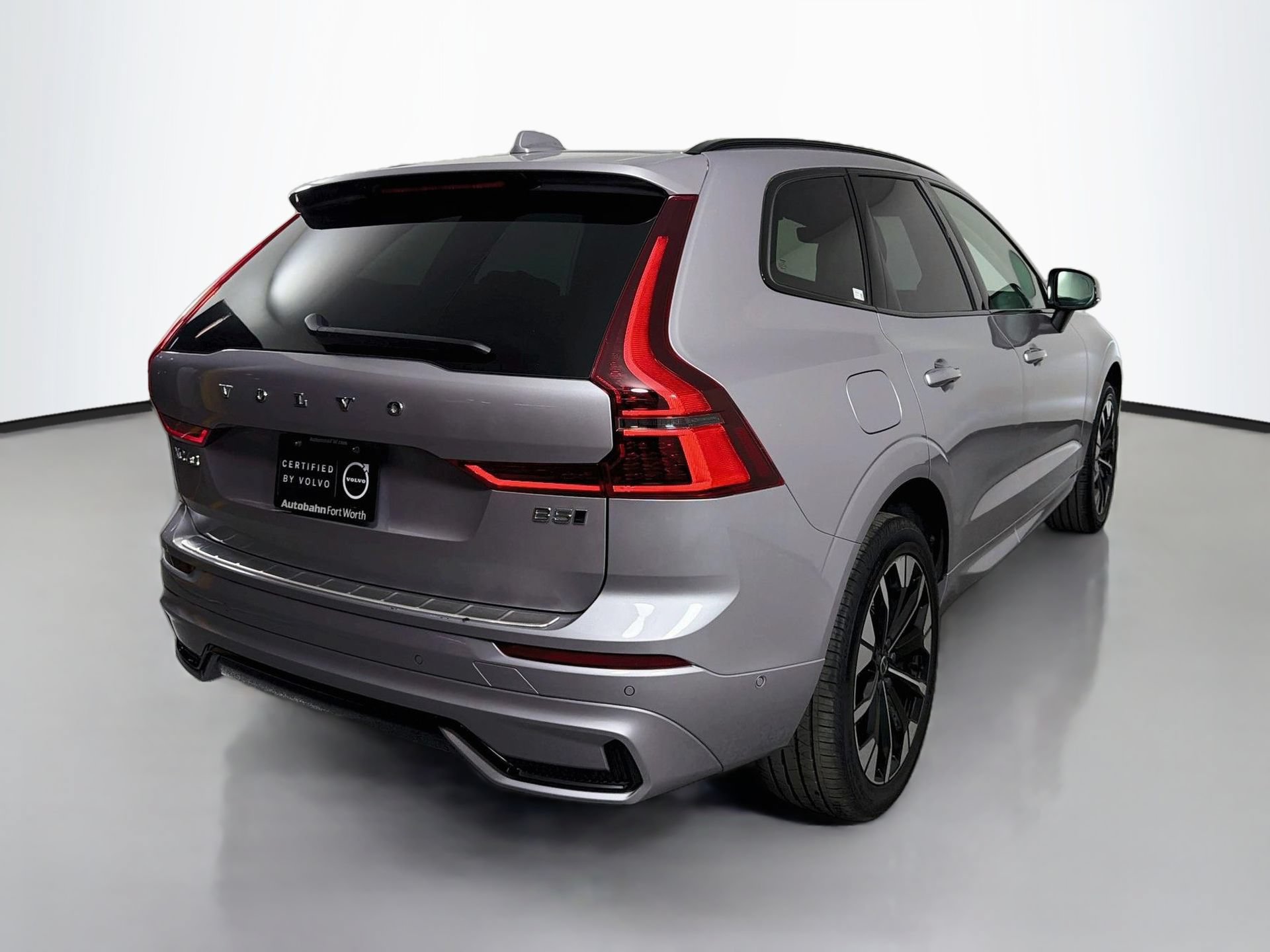 Certified 2026 Volvo XC60 B5 Plus AWD/4WD image 6