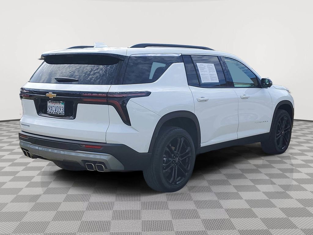 Used 2026 Chevrolet Traverse LT w/ Driver Confidence Package FWD image 4