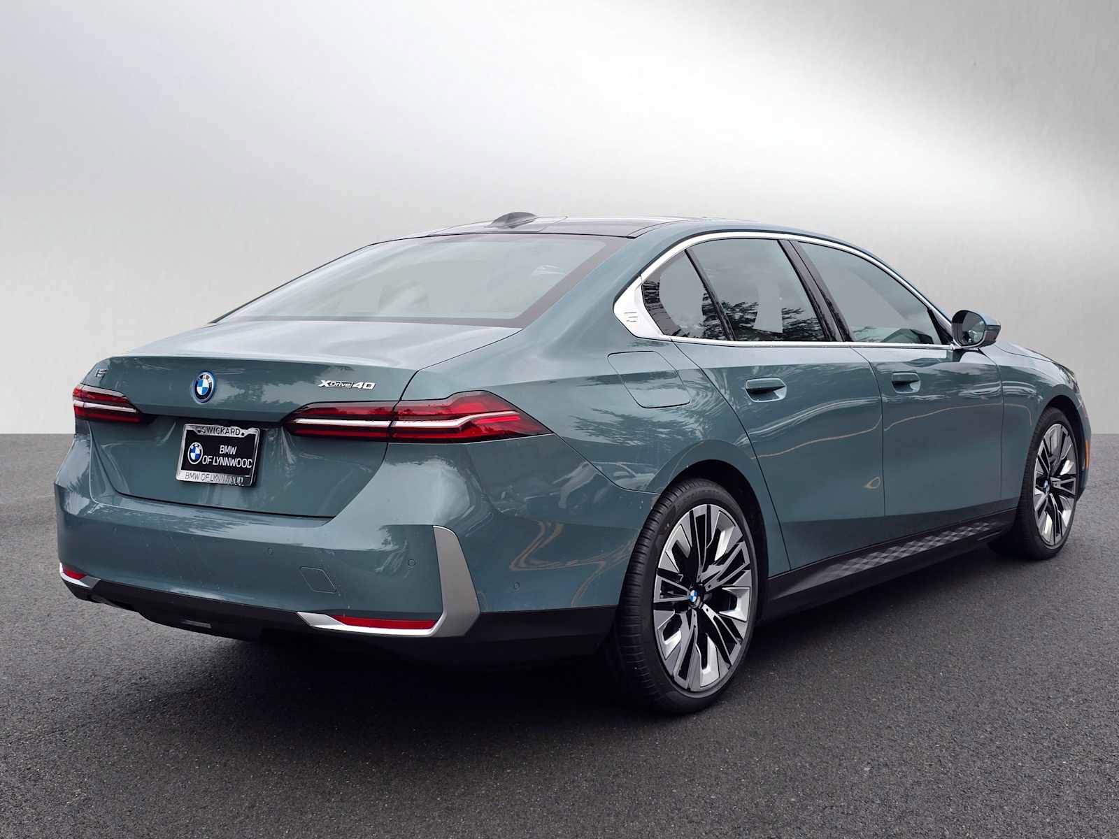 Used 2026 BMW i5 eDrive40 AWD/4WD image 3