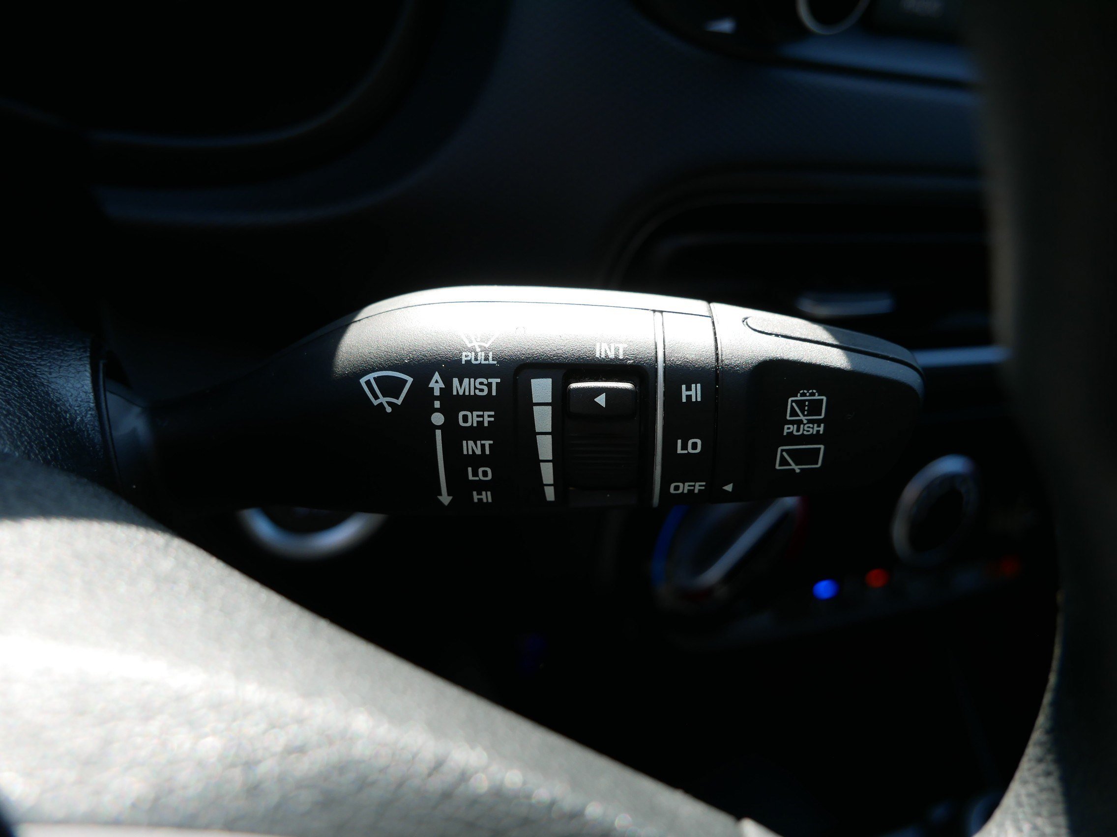 Certified 2023 Hyundai Kona SEL AWD/4WD image 29