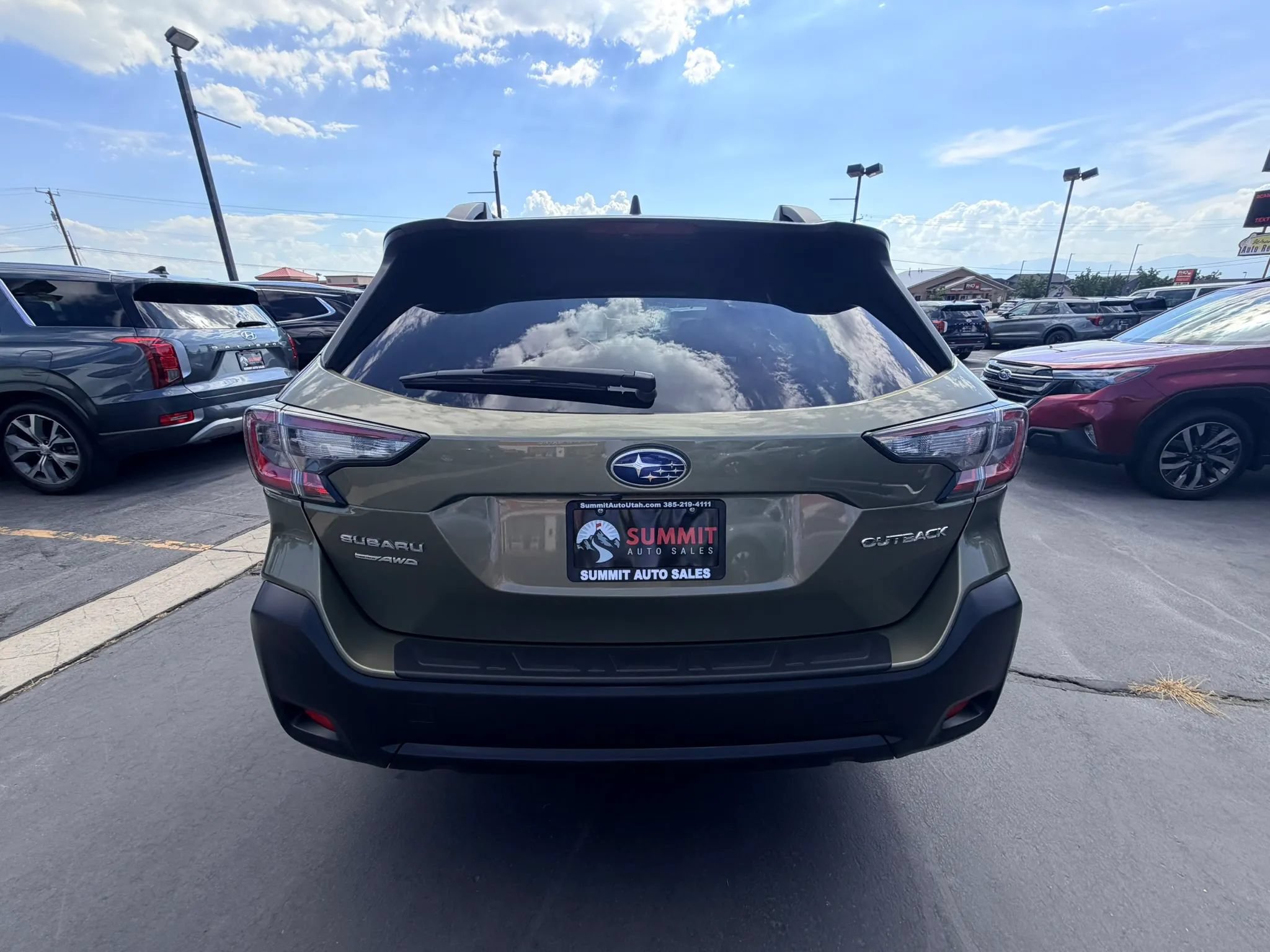 Used 2023 Subaru Outback Premium AWD/4WD image 5