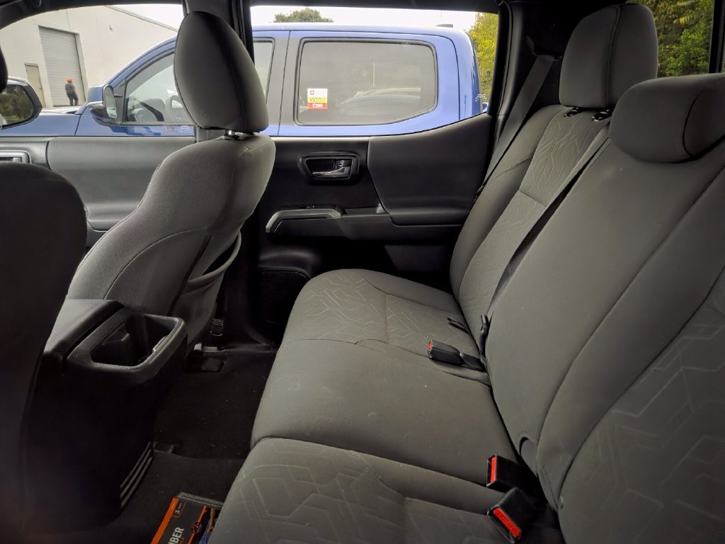 Used 2019 Toyota Tacoma TRD Sport AWD/4WD image 6