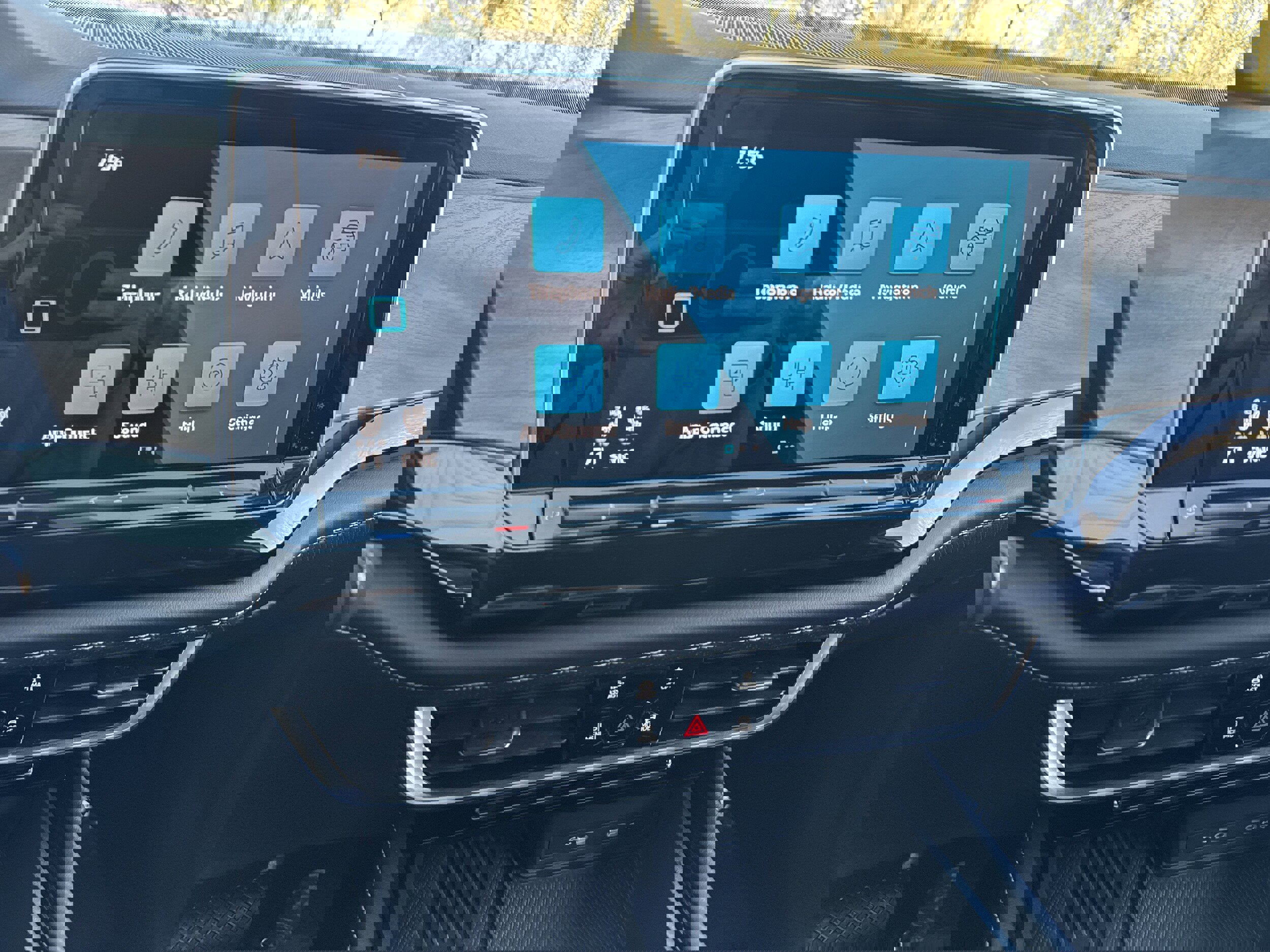 Used 2025 Volkswagen Atlas SE image 19