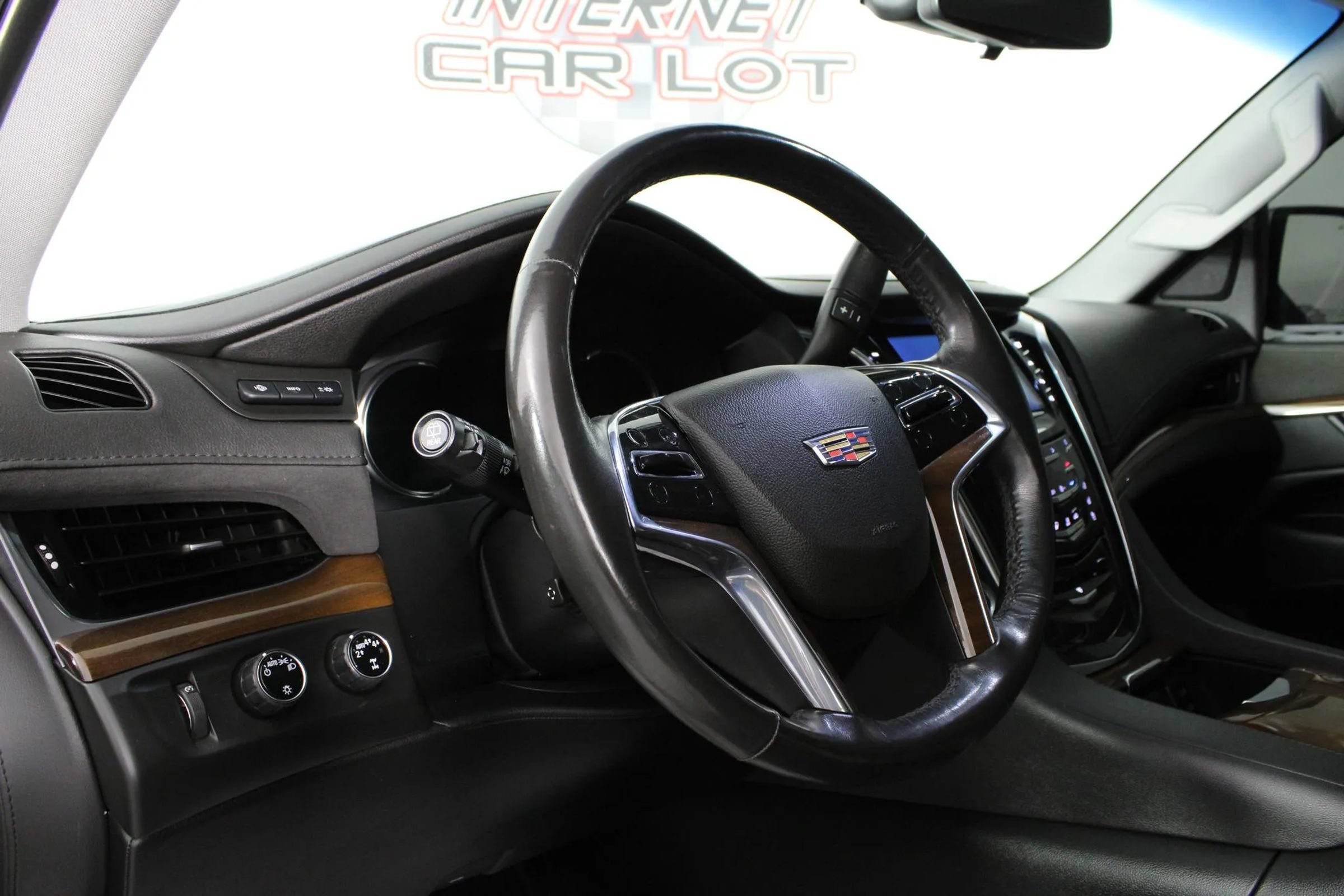 Used 2020 Cadillac Escalade ESV Luxury AWD/4WD image 10