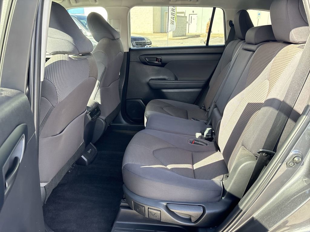 Used 2023 Toyota Highlander LE image 26