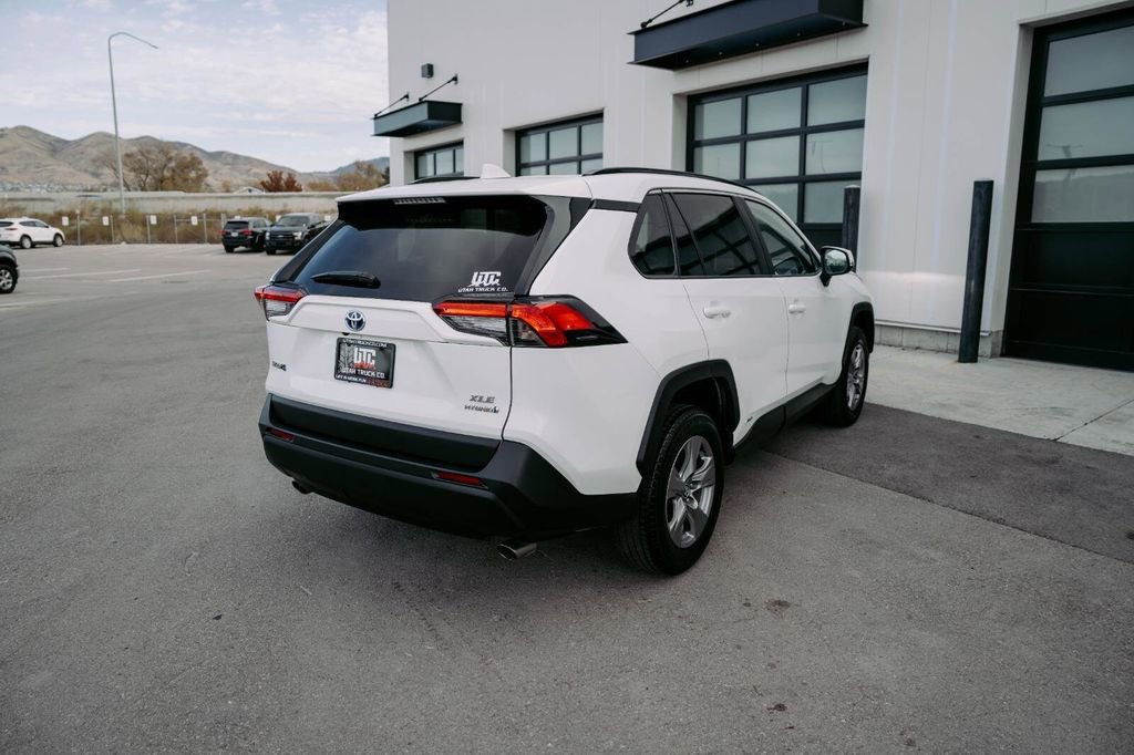 Used 2024 Toyota RAV4 XLE image 8