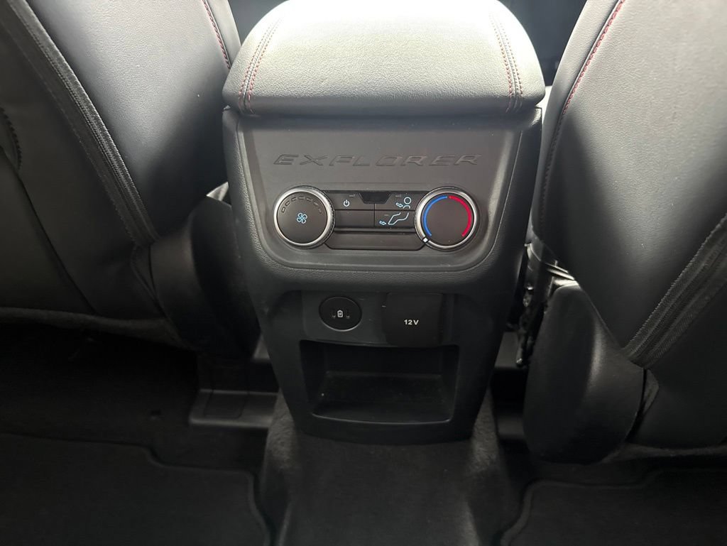 Used 2025 Ford Explorer ST-Line w/ ST-Line Street Pack AWD/4WD image 31