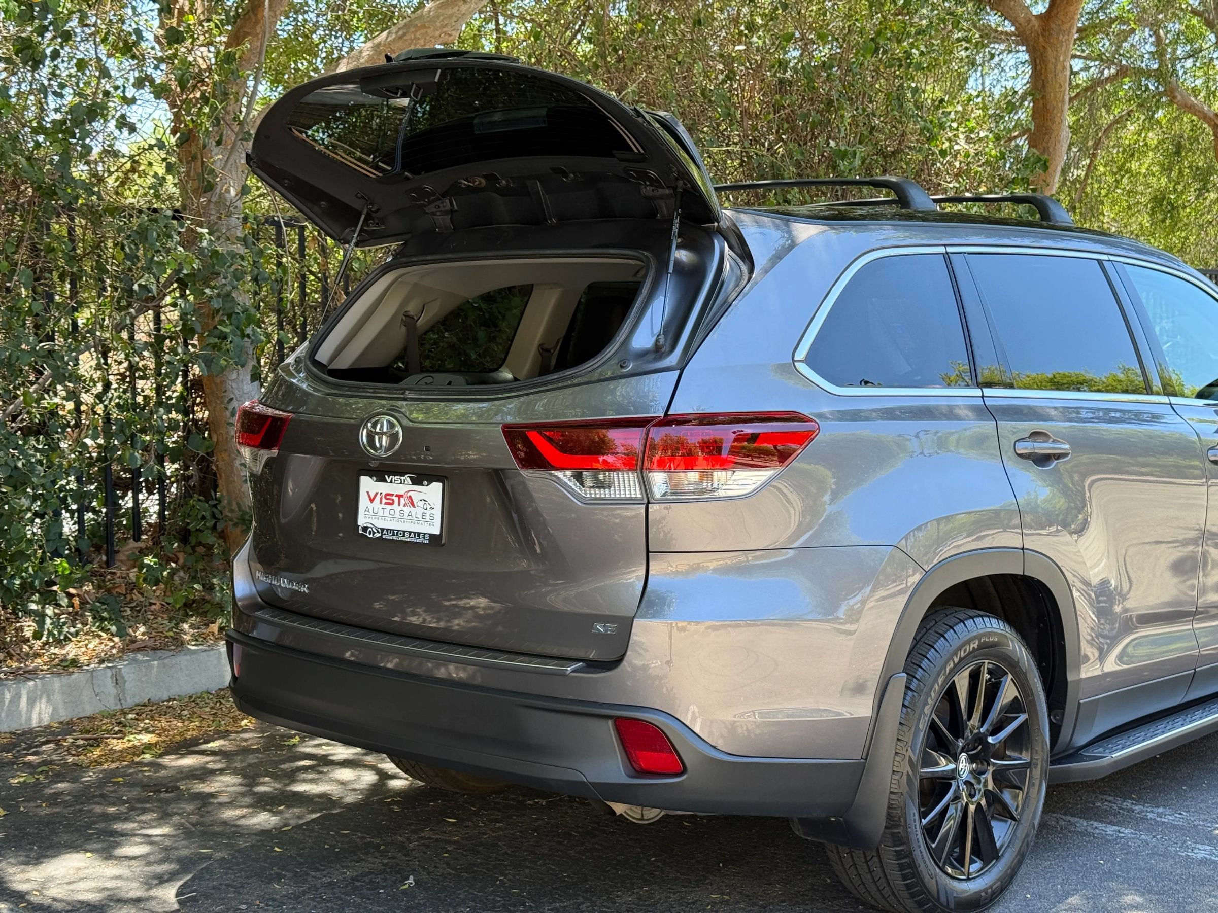 Used 2019 Toyota Highlander SE FWD image 39