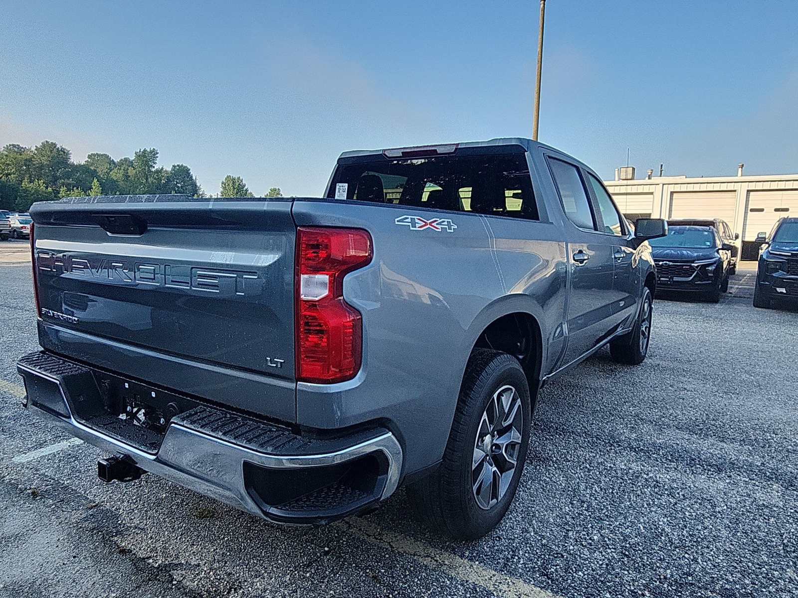 Used 2022 Chevrolet Silverado 1500 LT AWD/4WD image 5