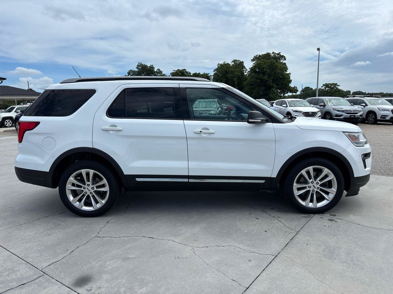 Used 2019 Ford Explorer XLT w/ Equipment Group 202A AWD/4WD image 3