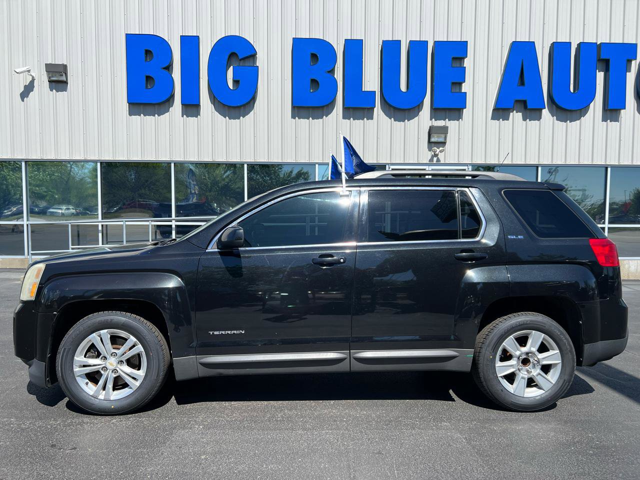 Used 2011 GMC Terrain SLE w/ Convenience Package FWD image 2