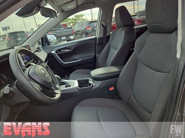 Used 2025 Toyota RAV4 XLE AWD/4WD image 19