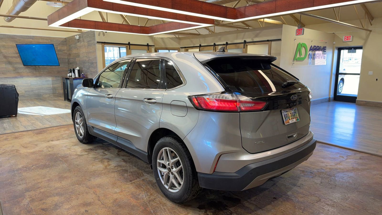 Used 2024 Ford Edge SEL w/ Cold Weather Package image 5