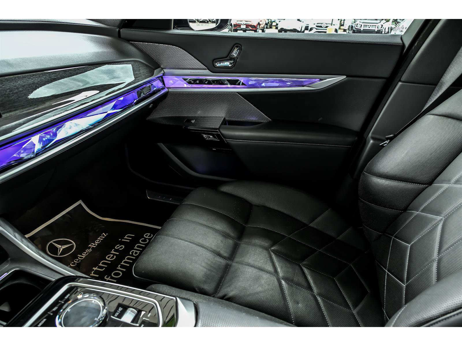 Used 2023 BMW 760i xDrive AWD/4WD image 23