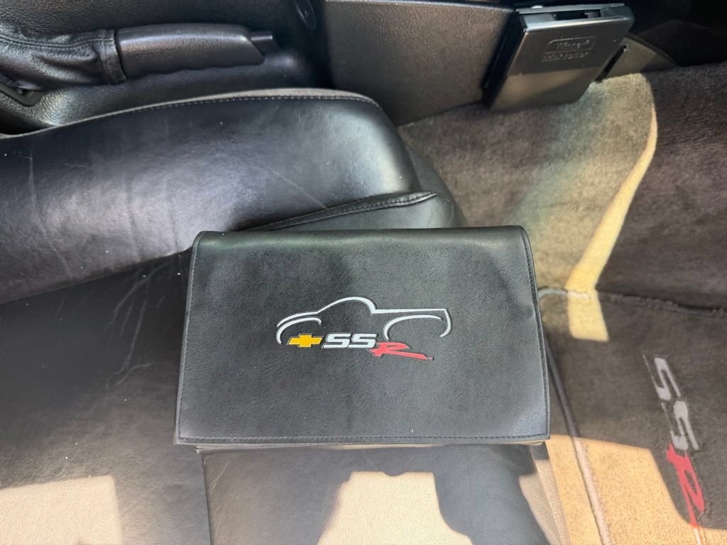 Used 2003 Chevrolet SSR w/ Preferred Equipment Group RWD image 26