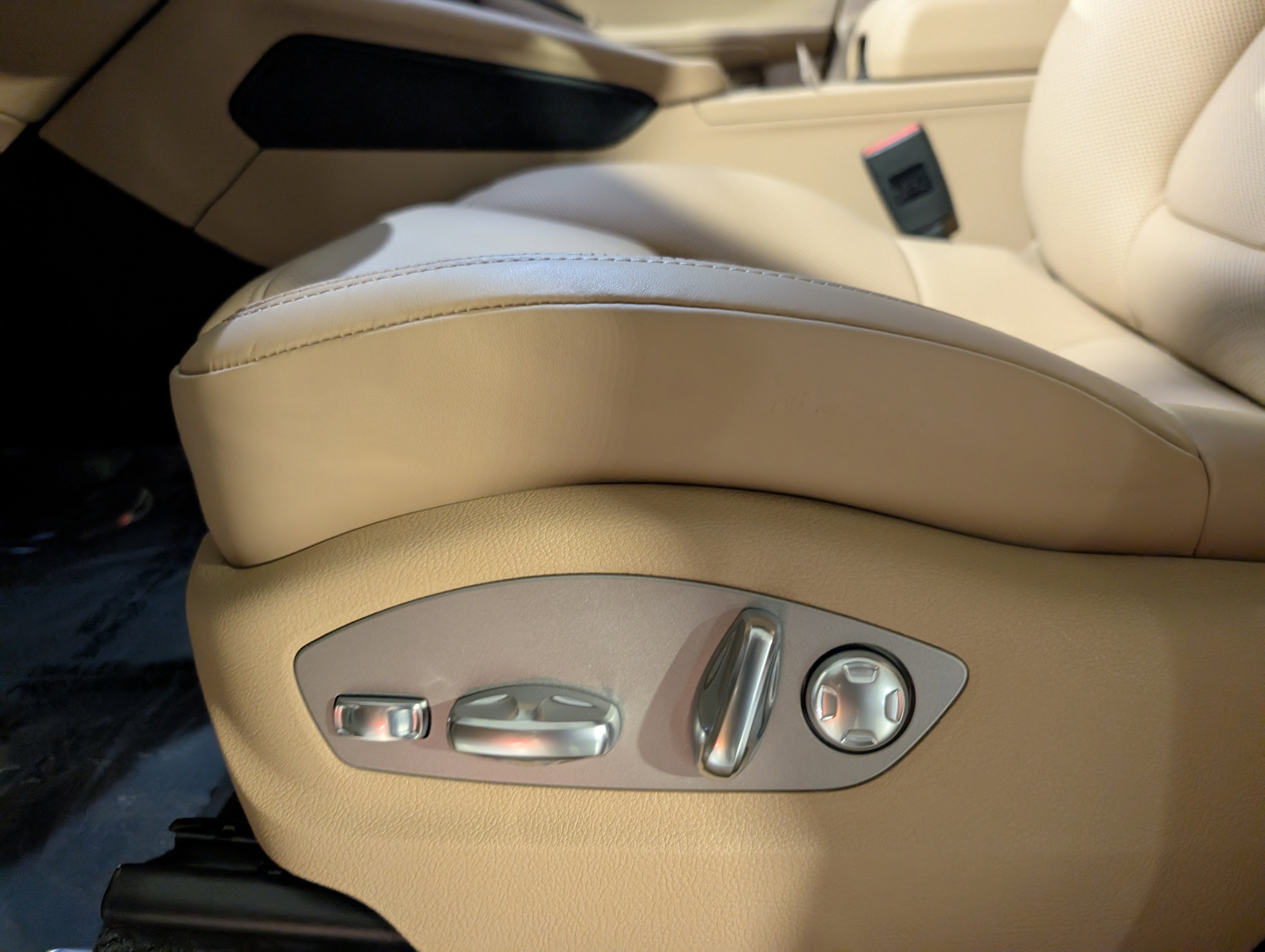 New 2026 Porsche Macan AWD/4WD image 18