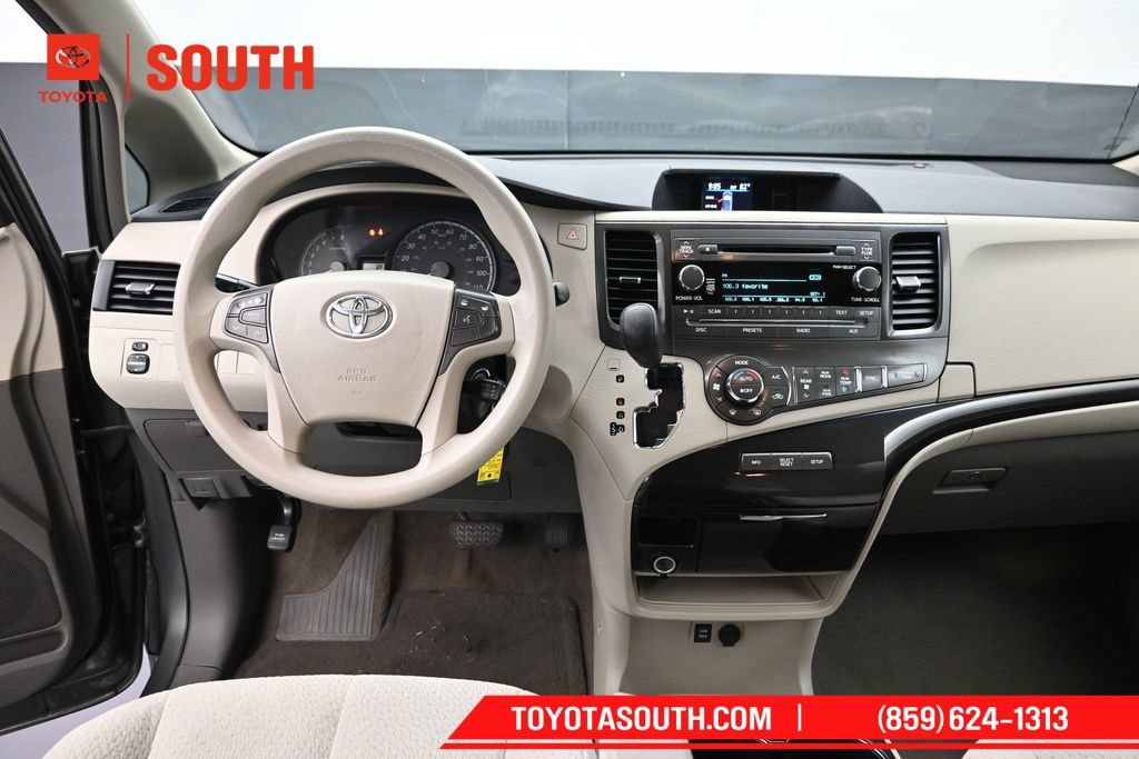Used 2014 Toyota Sienna LE AWD/4WD image 11
