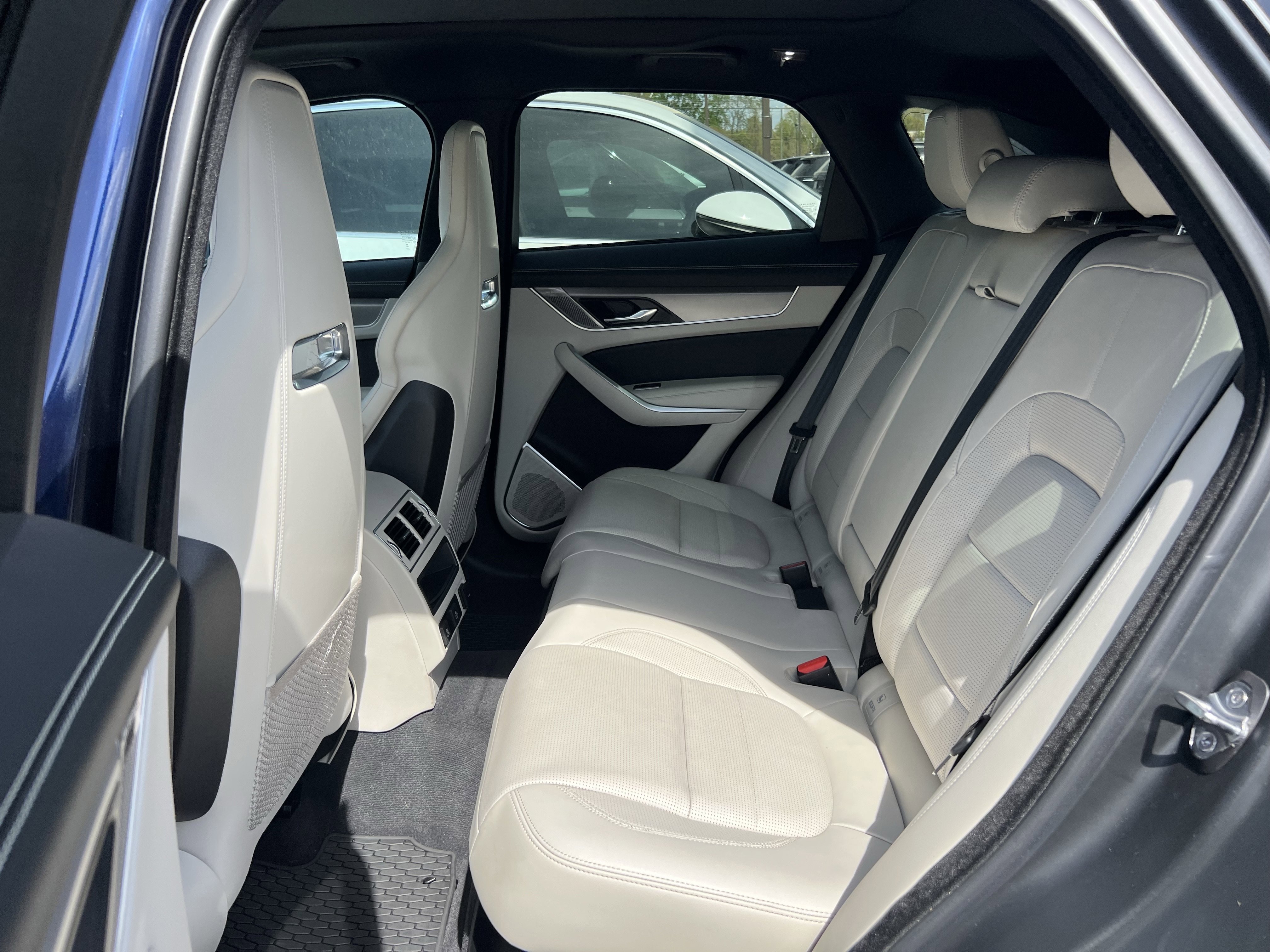 Certified 2026 Jaguar F-PACE R-Dynamic S AWD/4WD image 29