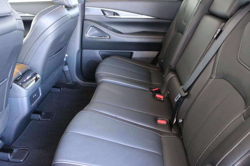 Certified 2025 INFINITI QX60 Luxe w/ Vision Package image 23