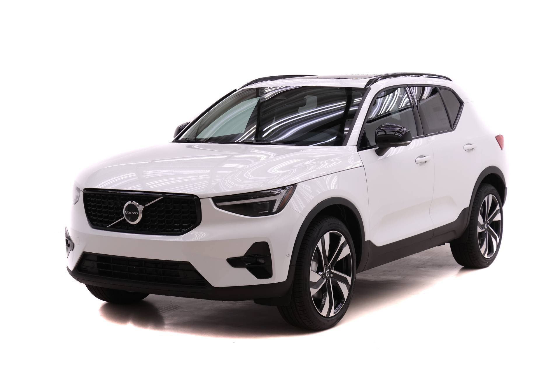 New 2026 Volvo XC40 B5 Ultra w/ Protection Package Premier AWD/4WD image 1
