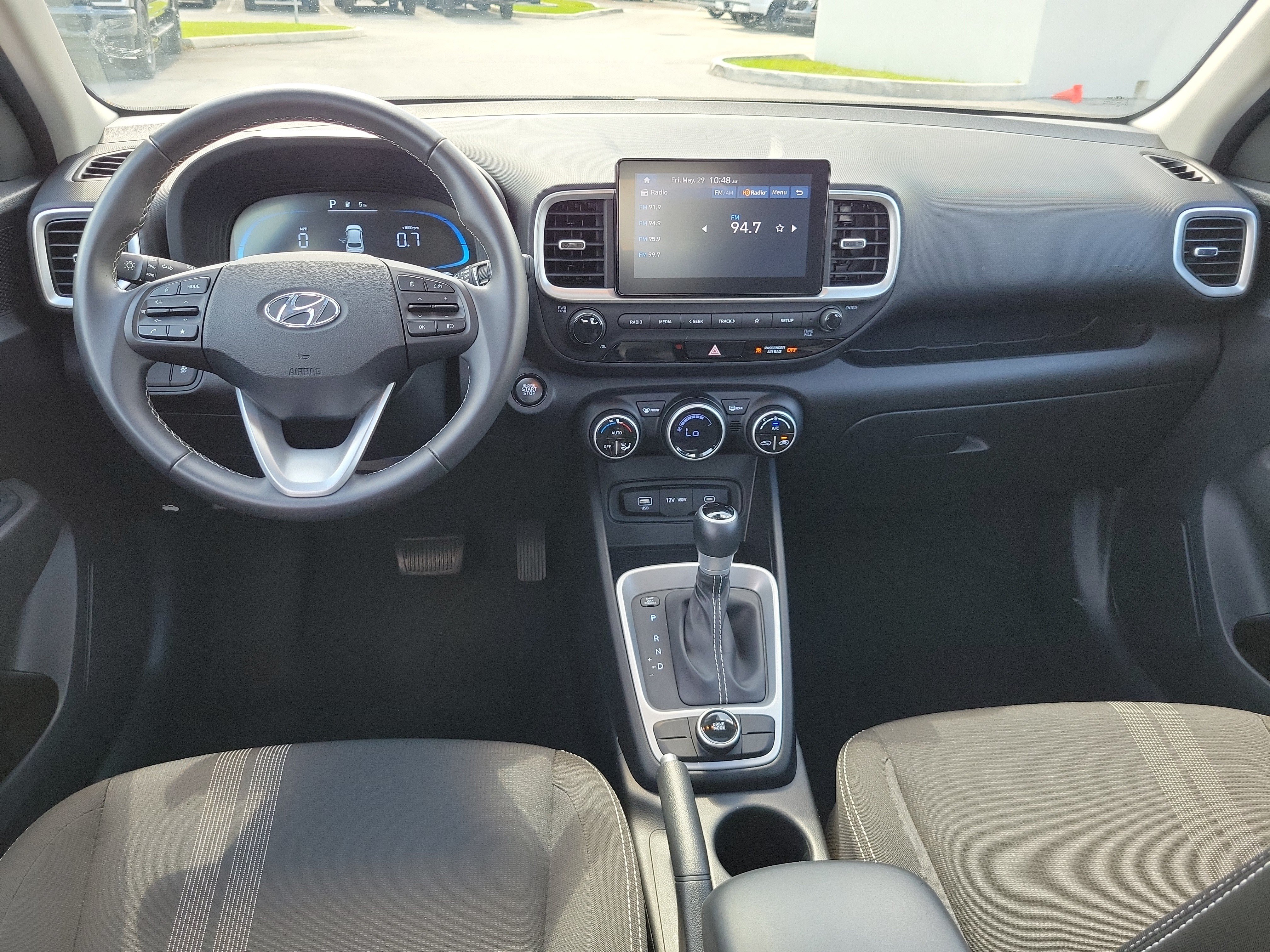Used 2025 Hyundai Venue SEL FWD image 17