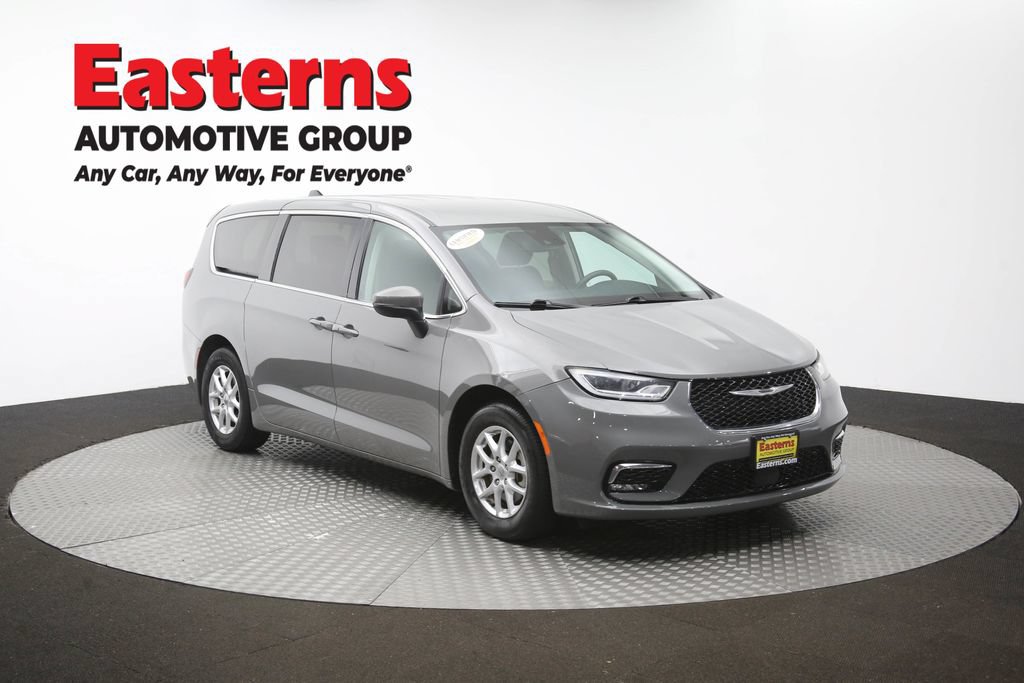 Used 2023 Chrysler Pacifica Touring-L FWD image 50