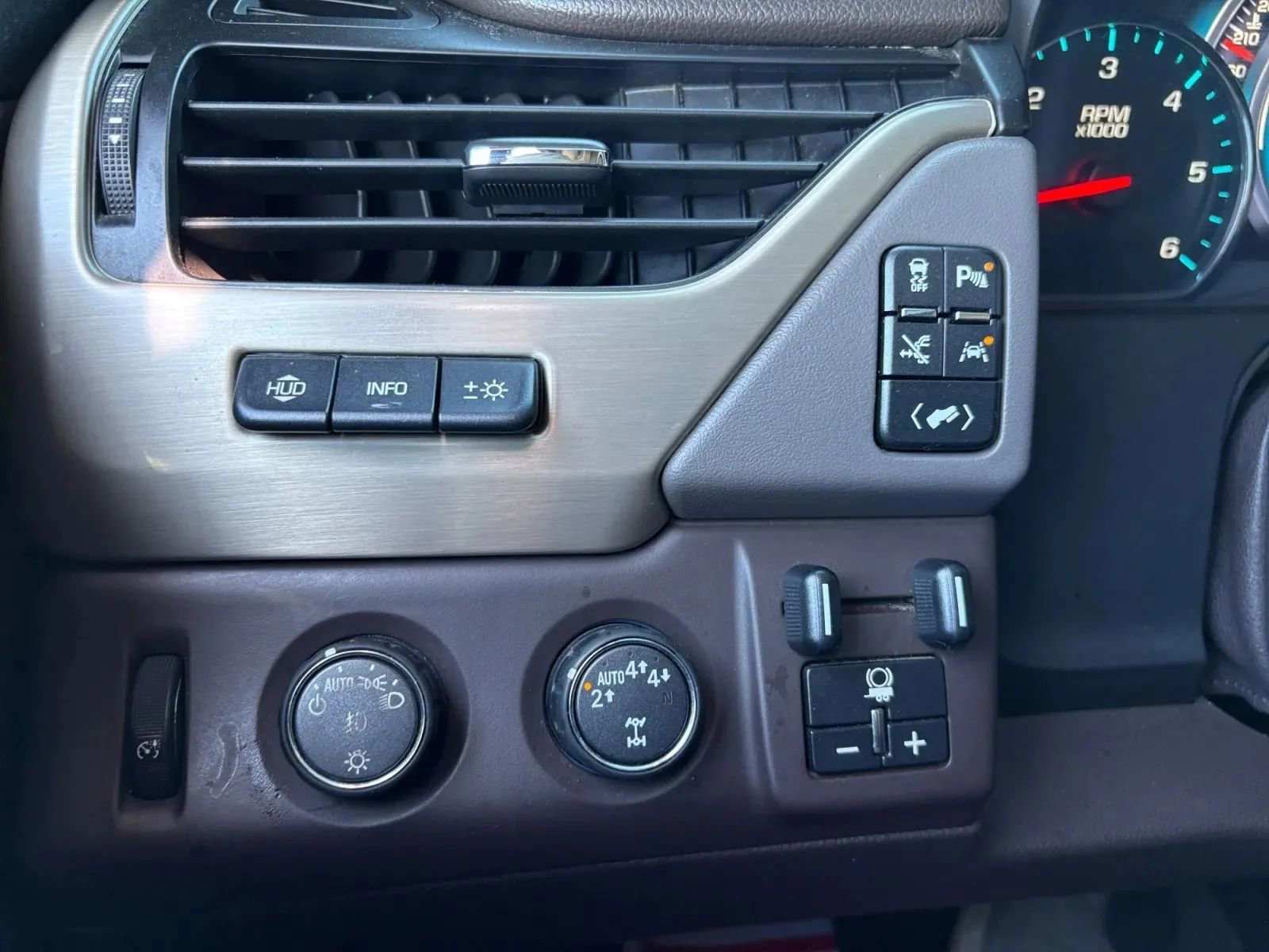 Used 2017 GMC Yukon Denali w/ Open Road Package image 38