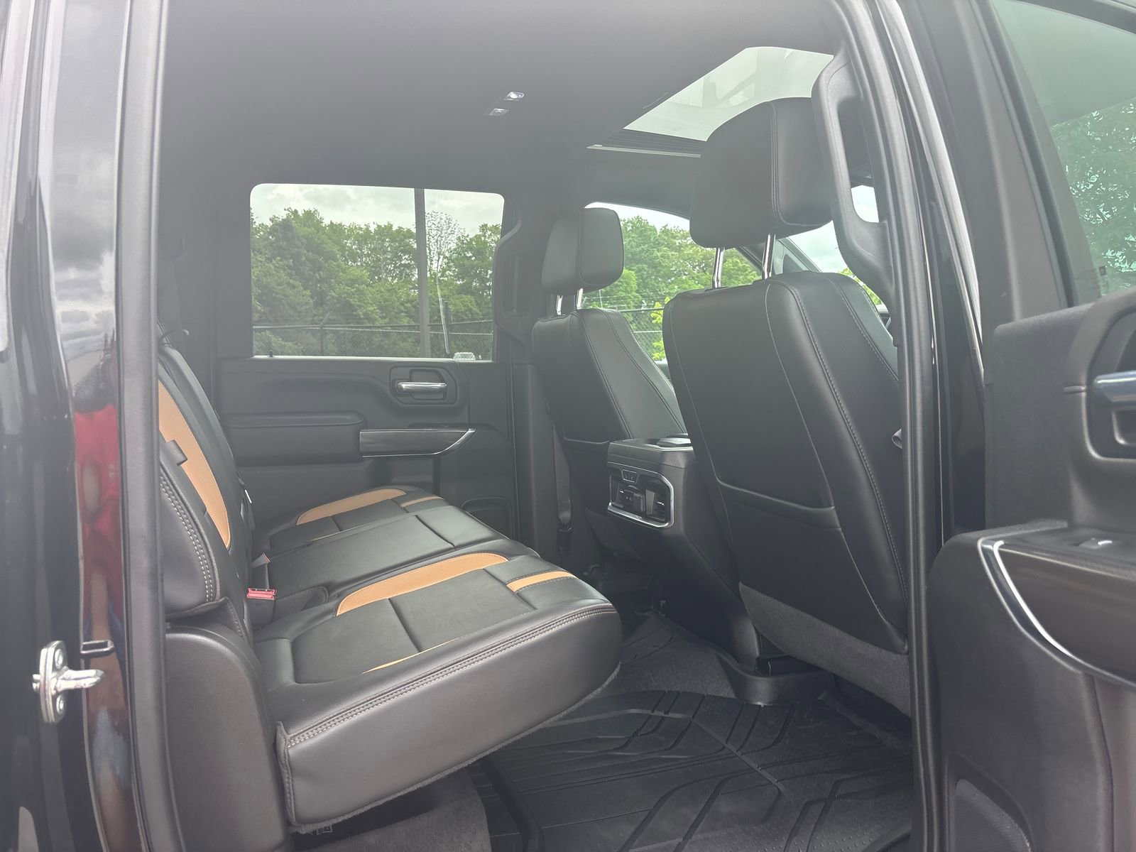 Used 2022 Chevrolet Silverado 2500 LTZ w/ Carhartt Edition AWD/4WD image 10