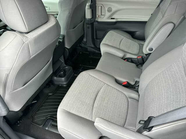 Used 2024 Toyota Sienna LE AWD/4WD image 14