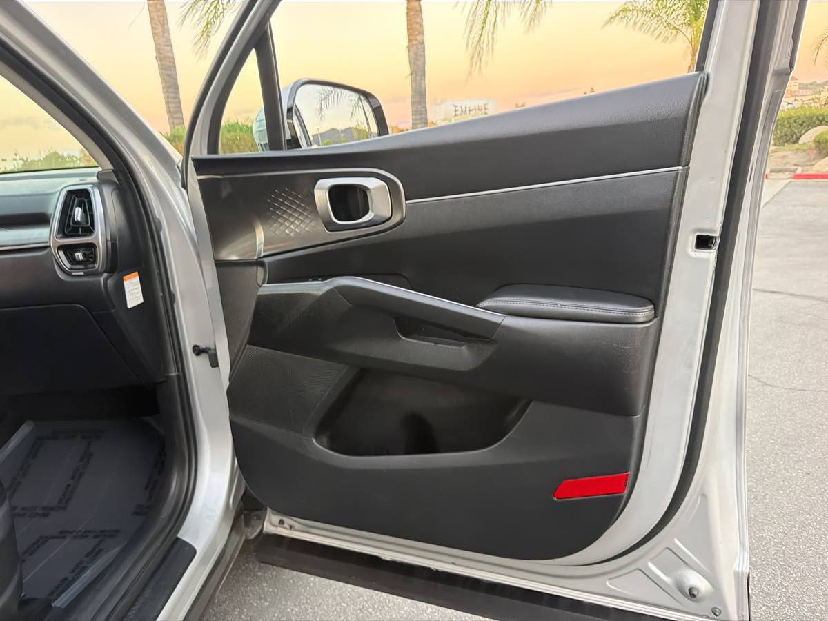 Used 2022 Kia Sorento S FWD image 29