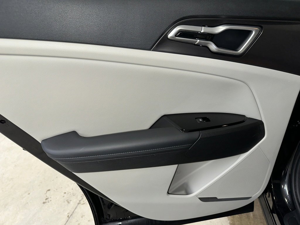 Used 2023 Kia Sportage EX image 17