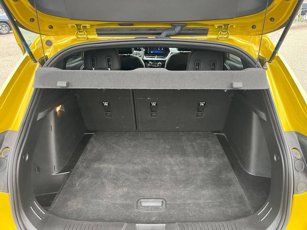 Certified 2024 Chevrolet Trax RS w/ Sunroof Package FWD image 39