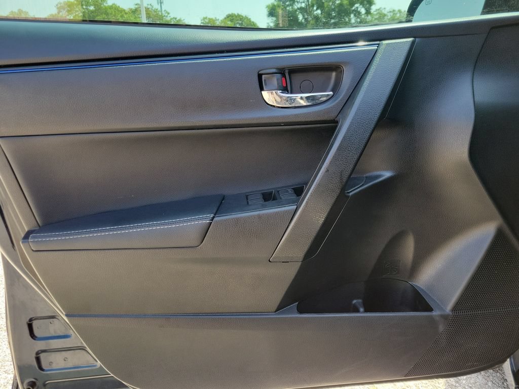 Used 2017 Toyota Corolla SE FWD image 13