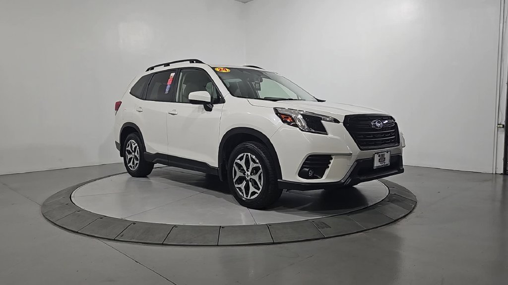 Certified 2024 Subaru Forester Premium AWD/4WD image 3